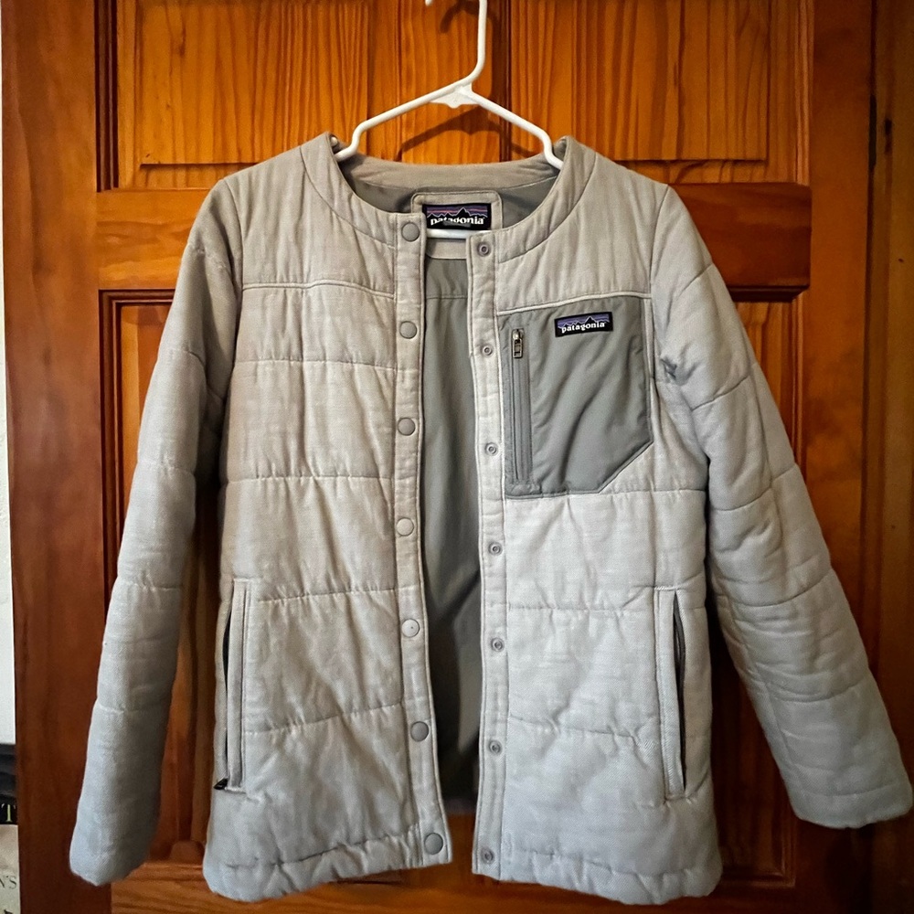 Patagonia Light Gray Quilted Puffer Jacket